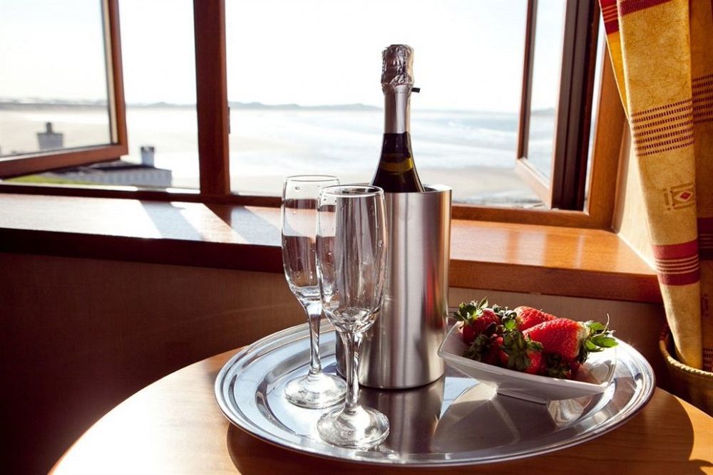 מלון אניסקרון Waterfront House & Restaurant מראה חיצוני תמונה